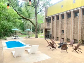 The Bulldog Backyard | Sleeps 16 | Game Day - Image 2