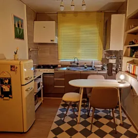 No. 1, Single House, 4 Beds, Book Stay, 10 minutes on foot from Buktedo, 1 minute from Daejeon IC, Comic Book Attic - Image 2