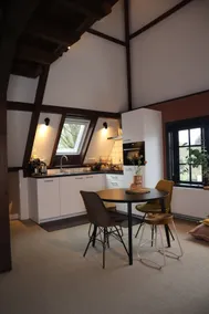 1930s apartment with loft - Image 4