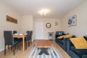 Lovely refurbed 4 bed house in Black Country - Image 2