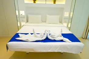 Prestigious Fifth Floor - Image 4