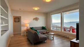 Ocean View Suite on Dewar Rd - Image 2