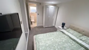 Cosy 4 bedroom holiday let Stevenage 22mins from London on the train - Image 3