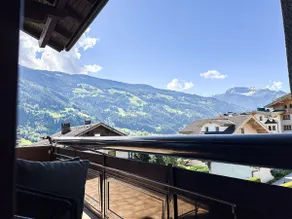 Zillertal Center Villa Mountain view Apartment 12 - Image 3