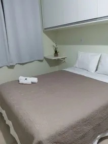 Air-conditioned guesthouse in Santos, Room with a bed. - Image 5