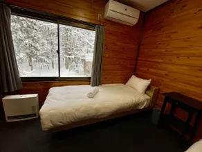 Self Contained Small Apartment/5min walk toGondola - Image 4