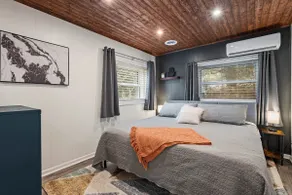 Private Garden Retreat, King Bed, TMH, Downtown - Image 3