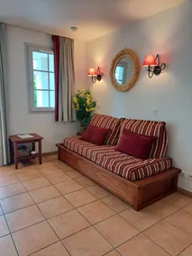 Apartment for 6 people in a nice residence with pool - Image 3