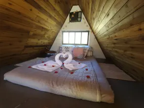 Cabana do Lago, a romantic chalet in the garden. - Image 5