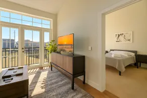 Modern Loft in Old Town, King St Metro Nearby - Image 2
