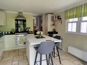 3 Bed 2 Bath Cottage with private parking and garage - Image 3