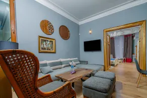 Top Center, 3BDR, Heart of the city, FREE Secured Parking - Image 2
