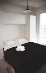 New 3-Bed Apartment & Free Garage parking - Image 5