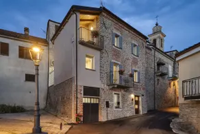 La Casa di Margot - Red - Image 5