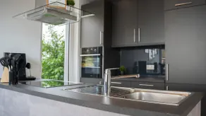 Garden apartment with Alpine views - Image 4