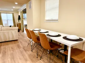 Cozy & Renovated Townhome / Inner Harbor +Parking - Image 3
