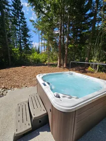 Hot Tub, Private Cabins, Free Snowshoes, Trailers - Image 3