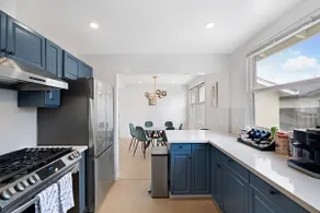 Walk to Beach - Remodeled Coastal Home Safe Town - Image 5