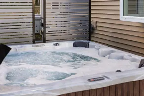 Lakefront Retreat-Mins to Dtown| Firepit| Hot Tub! - Image 4