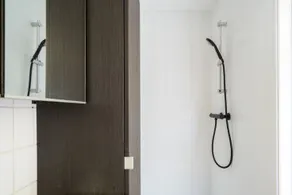 Cozy duplex apartment with free parking - Image 4