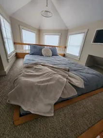 Cozy Winter Loft - Image 5