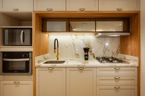 High-end apartment in an upscale neighborhood near the city center - Image 2