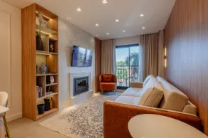 High-end apartment in an upscale neighborhood near the city center - Image 5
