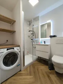 Renovated Studio-2 Pers-Secure Parking-10 min to Center - Image 4