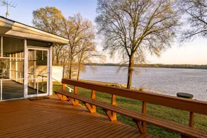Slice of Heaven on the Lake - Image 3