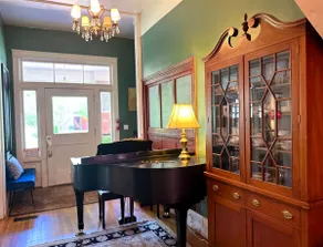 Gorgeous Vintage House, 4 Rooms/ Luxury Queen Beds - Image 2