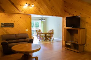 Kentucky Lake Home With Resort Amenities - Image 4