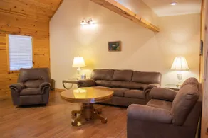Kentucky Lake Home With Resort Amenities - Image 3