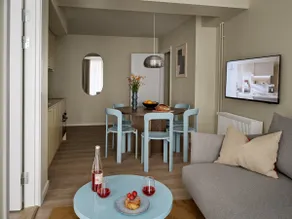 Cozy Two Bedroom Hotel Apartment - Image 2