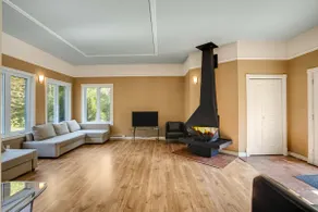 Waterfront Chalet: Hot Tub, Kayak & Fire Pit - Image 2
