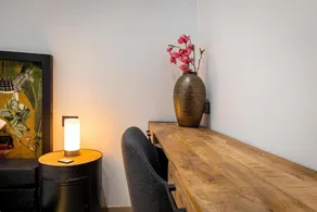 Business Suite – Desk – Parking – Airport 7 min - Image 5