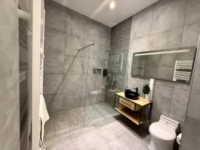 Business Suite – Desk – Parking – Airport 7 min - Image 2