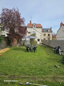 Air-conditioned house with parking and garden - Image 3