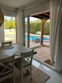 Beautiful villa and pool ideal for 1 or 2 families - Image 4