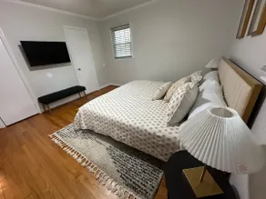 Charming and Cozy Home Away Close to Downtown - Image 4