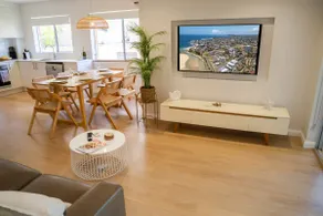 Seaside Holiday Apartment - Image 3