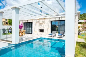 White light rooftop villa - Image 5