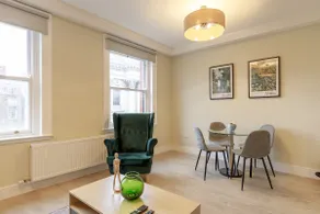 Dublin Castle Suites — 2 Beds Apartment - Image 3