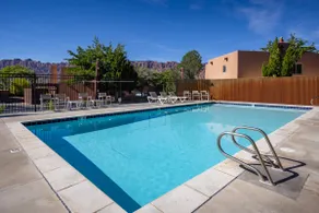 Quiet Retreat Near Town & National Parks w/ Views - Image 3