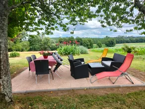 Renovated farmhouse in a bucolic location - Image 2