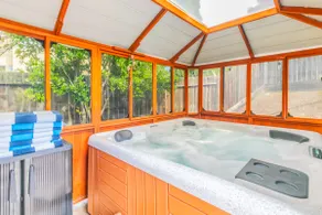 Deluxe Napa Retreat | Unwind in Style with Hot Tub - Image 2