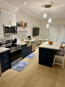 Private 2BR Home Sleeps 6 Near Subway - Image 3