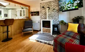 3 BR Home where city meets country - Image 4