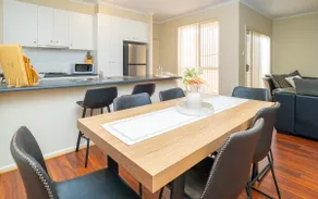 4BR Villa, Garage, Walk to Shops, Food & Coffee - Image 4