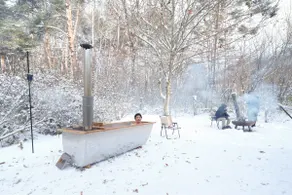 Roof with BBQ｜75-inch TV｜Bonfire｜Blow-out living room｜Open-air firewood bath｜Karuizawa and Kusatsu sightseeing｜1 building for rent for up to 10 people - Image 3