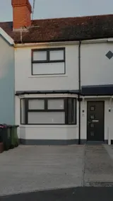 3 Bed Home sleeps 6 in Heart of Cardiff Free Parking - Image 2